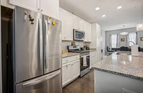 Central Northeast House | Lux 4BR home in DC l Parking & Metro access l Family, Corporate, & Extended stay