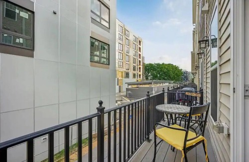 Central Northeast House | Lux 4BR home in DC l Parking & Metro access l Family, Corporate, & Extended stay