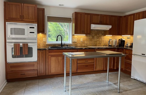 Asheville Apartment | LUX APT ~ PRIVATE HOT TUB ~ MTN VIEWS ~ 2M DOWNTOWN