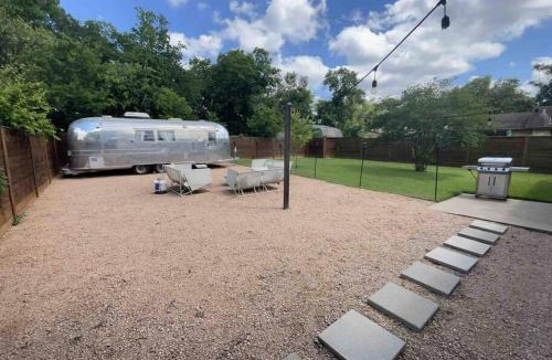 Sweetbriar House | Lux Boho Chic FREE Parking, Wi-Fi, Mins to Soco/DT