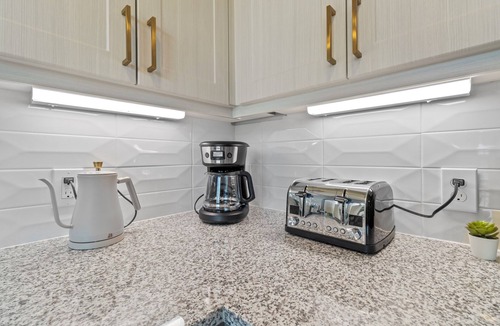 McNeil Apartment | Lux King Suite | Gym | Pool | AC | Domain Mall