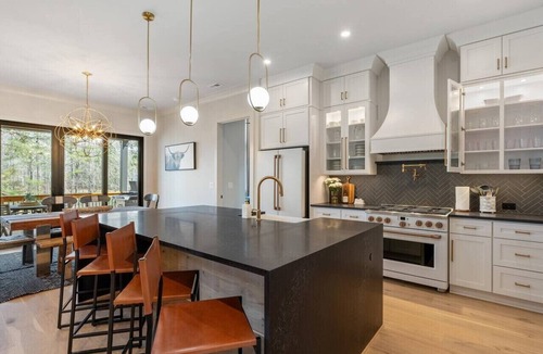 Mooresville House | Lux Lakefront Escape—Pool—Hot Tub—Fire Pit—Poker!