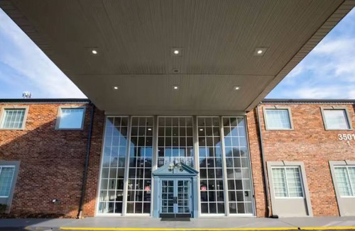 Sheffield Park Apartment | Lux Mins To Bojangles Coliseum & Atrium Health