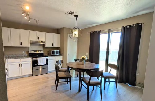 McKinney House | Lux Mins To Tesla St Davids Medical Long Center