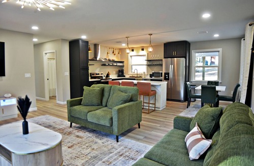 Andalusia House | Lux on Lapine Stylish 3BR Quiet Stay In Town