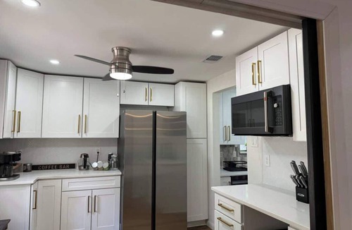 Duncanville House | Lux Retreat | FIFA | Sleeps 12 | Firepit | Pets