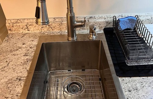 Mossy Oaks Apartment | Lux Studio W Kitchenette Pets are allowed