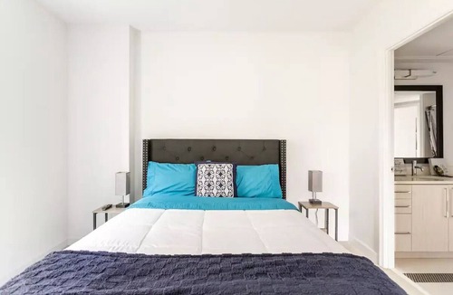 Virginia Square Apartment | Luxe 1Bdrm Rooftop Deck Gym+Free Garage Parking!