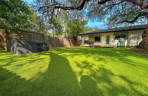 Woodstone Village House | Luxe Family Home | Sleeps 7 | South Austin!