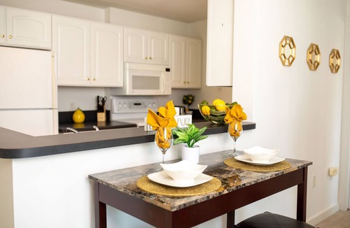 Fourth Ward Condo | Luxe High Rise Uptown Condo |Free Wi-Fi | Secure Building | Free Parking
