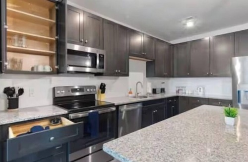 North Raleigh Apartment | Luxe King 2BR Suite in North Raleigh