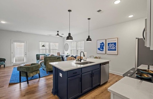 Charlotte House | Luxe King 3BR Townhouse Mins Uptown Charlotte!