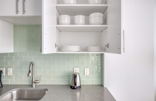 Mount Vernon Triangle Apartment | Luxe Mount Vernon Studio w/Pool, W/D & Gym, near Metro, by Blueground