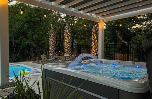 Emerald Isle House | LUXE Oceanside Oasis | Pool~Golf Cart~Bikes~Spa