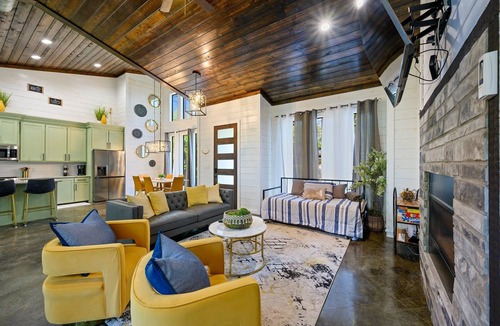 Pickens Ski Chalet | LUXE Privacy at Gorgeous Broken Bow Cabin Home