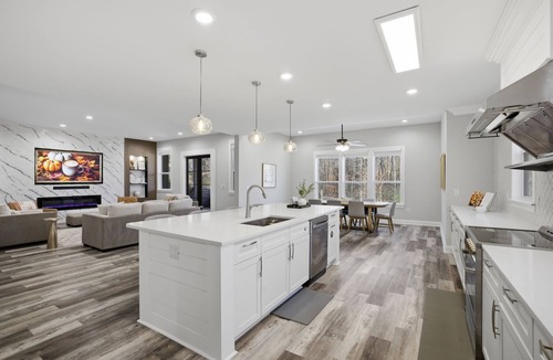 Paw Creek House | Luxe Retreat w/Spa Sleeps 25 Designed For Groups