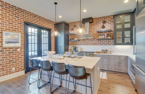 Hitch Village - Fred Wessels Homes House | Luxe Savannah Townhome: 1 Mi to Historic District