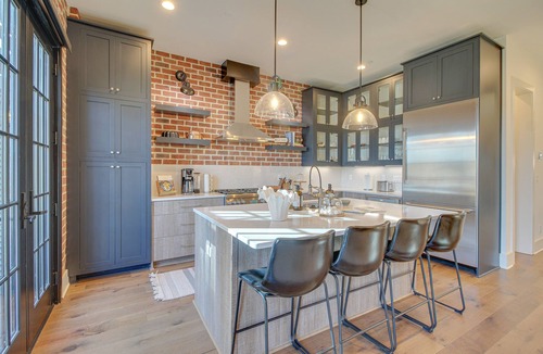 Hitch Village - Fred Wessels Homes House | Luxe Savannah Townhome: 1 Mi to Historic District