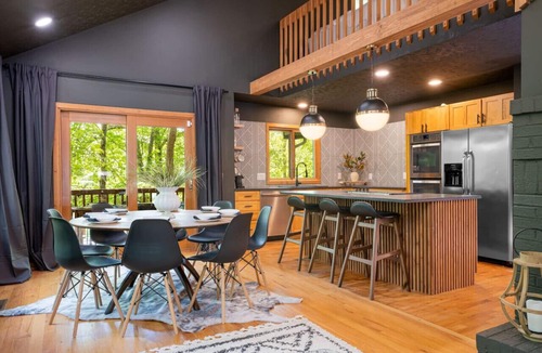 Asheville Cabin | Luxe Treetop Cabin*Hot Tub*Views*Close to Downtown