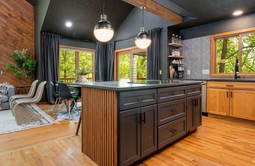 Asheville Cabin | Luxe Treetop Cabin*Hot Tub*Views*Close to Downtown