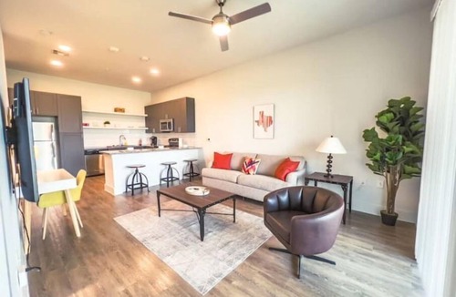 Pflugerville Apartment | Luxurious 1:1 Suite, Pool, Billiards; 17min Domain