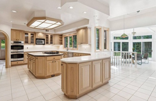 McLean House | Luxurious 10-Bed Retreat in the Heart of McLean