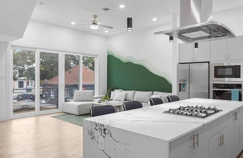 South Central Houston House | Luxurious 3 Bed3 Bath Near Downtown Houston
