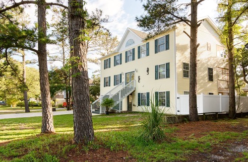 Colington House | Luxurious 4 BR Family Retreat with Pool