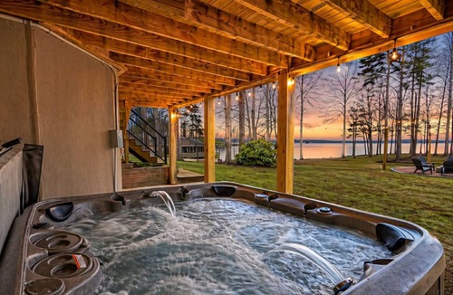 Lakeside Woods House | Luxurious 8-Bed Lakefront Retreat with Private Beach, Hot Tub & Sauna!