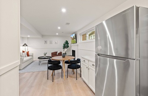 Addison Heights House | Luxurious Arlington Pentagon City walk to Metro