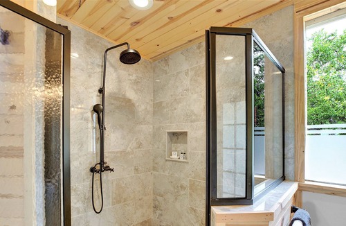 Fredericksburg Cottage | Luxurious Cottage on 3-acre's in Fred Wine Country
