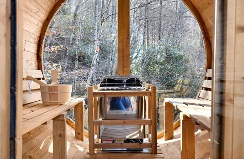 Rosman House | Luxurious Dome Surrounded by Trees for a Relaxing Getaway in the Blue Ridge Mountains in Rosman, North Carolina
