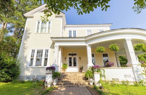 Montezuma House | Luxurious Family Escape with Small Town Charm