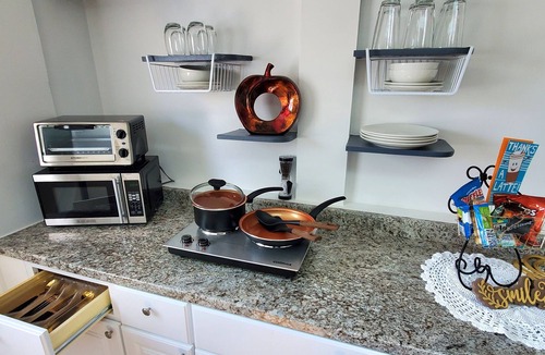 Kennesaw House | Luxurious Hideaway minutes away from downtownWoodstock, KSU, Town Center Mall