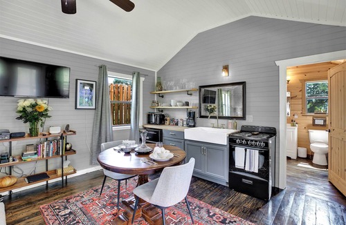 Fredericksburg House | Luxurious & Intimate Cottage in Fred Wine Country!
