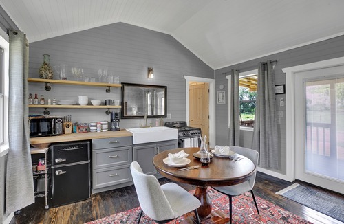 Fredericksburg House | Luxurious & Intimate Cottage in Fred Wine Country!