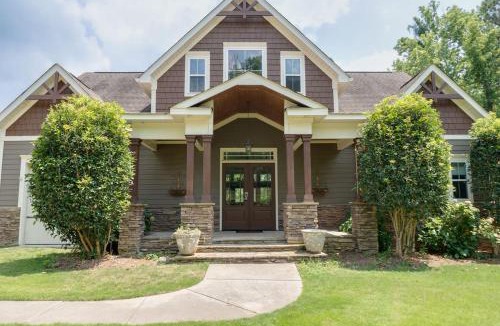 Appling Villa | Luxurious Lake Front Estate, Sleeps 20, Game Room and Pet Friendly