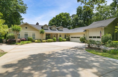 Gainesville House | Luxurious Lake House/private dock/private pool & hot tub