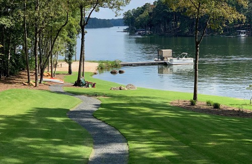 Eatonton House | Luxurious Lake Oconee Family Getaway!