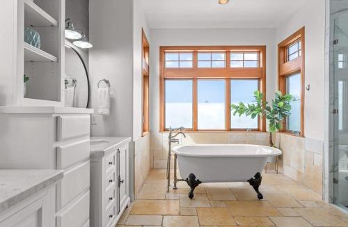 Dripping Springs House | Luxurious Lake Park House: Sleeps 25, Pool, Hot-Tub, Firepit and Game Room!