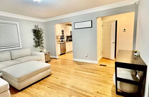 Groveton House | Luxurious large estate house in beautiful Alexandria!