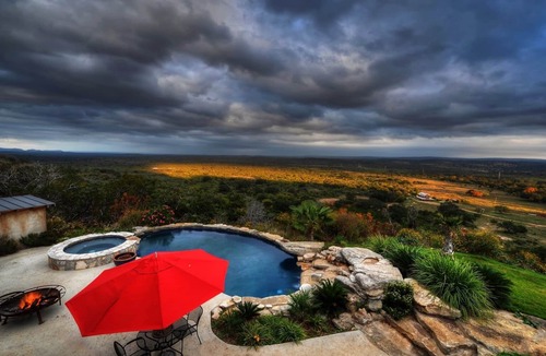 Willow City House | Luxurious Mountain Home With a Breathtaking View