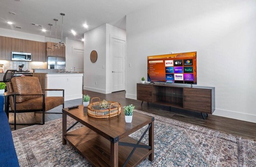 West Oak Hill Apartment | Luxurious New Unit|1Bd1Ba|Pool, Golf Sim