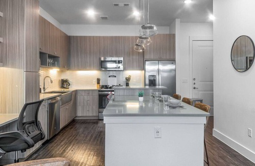 West Oak Hill Apartment | Luxurious New Unit|1Bd1Ba|Pool, Golf Sim