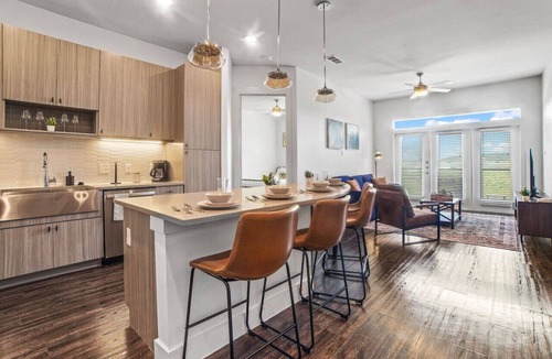 West Oak Hill Apartment | Luxurious New Unit|2Bd2Ba|Pool, Golf Sim