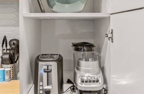 West Oak Hill Apartment | Luxurious New Unit|Studio2Ba|Pool, Golf Sim