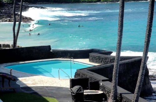 Kahaluu Bay Condo | Luxurious Oceanfront Penthouse Condo Air Conditioned. Sleeps 4