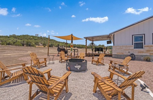 Rio Frio Cabin | Luxurious River Getaway Cabin/Central Location