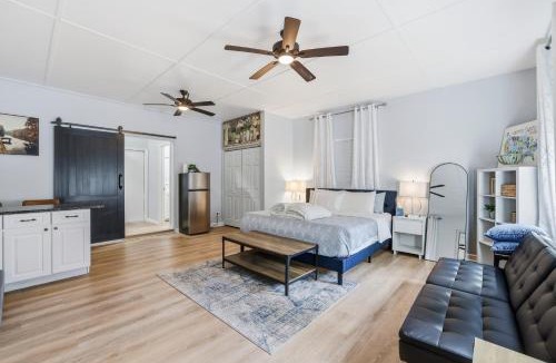 Tallahassee House | Luxurious Super Spacious Home