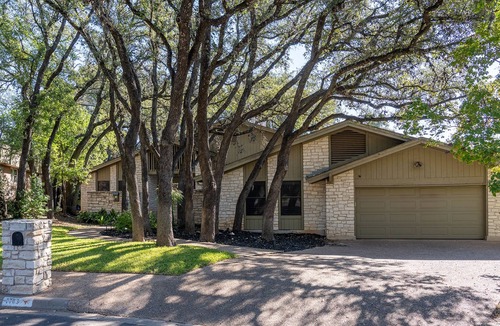 Northwest Hills Northwest Oaks House | Luxurious Villa w/ King Bed+ Hot tub+ Pool!